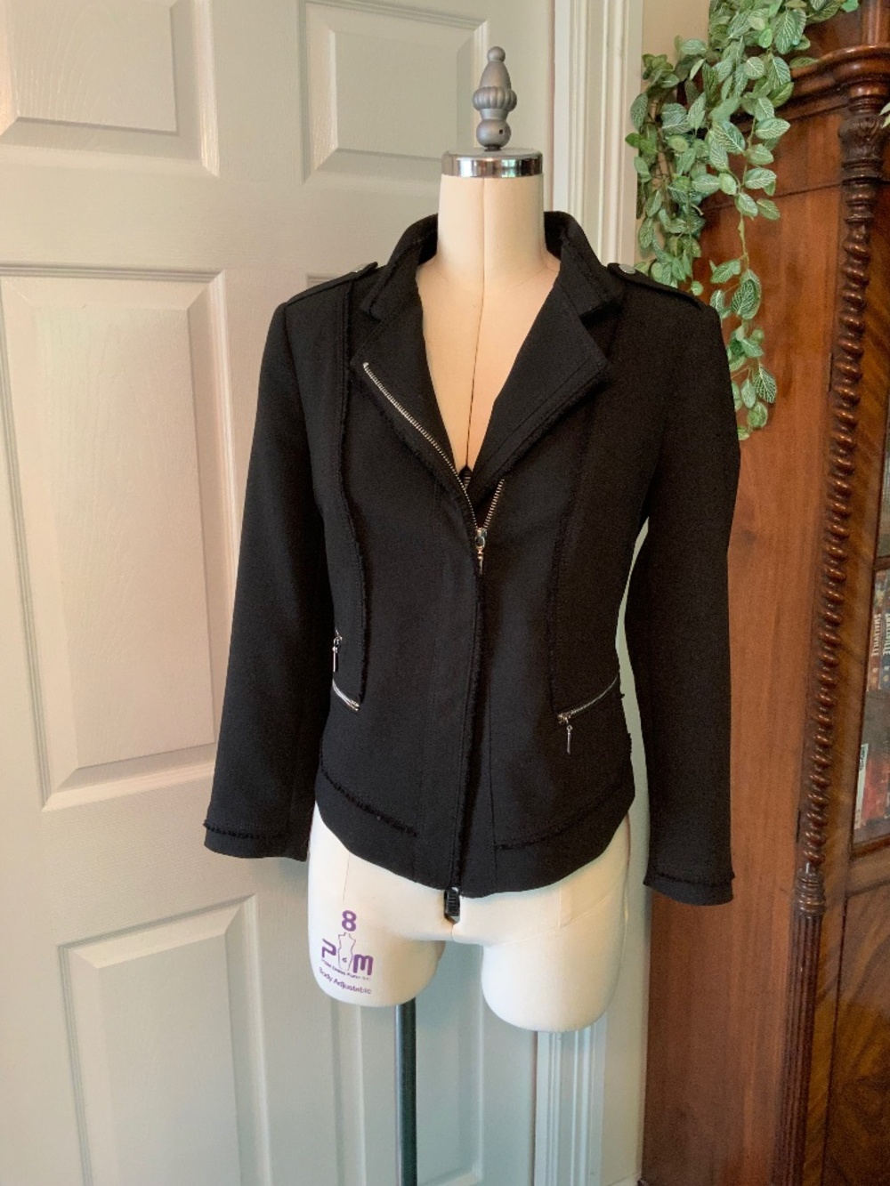 Black zippered Jacket from White House Black Market Size 6